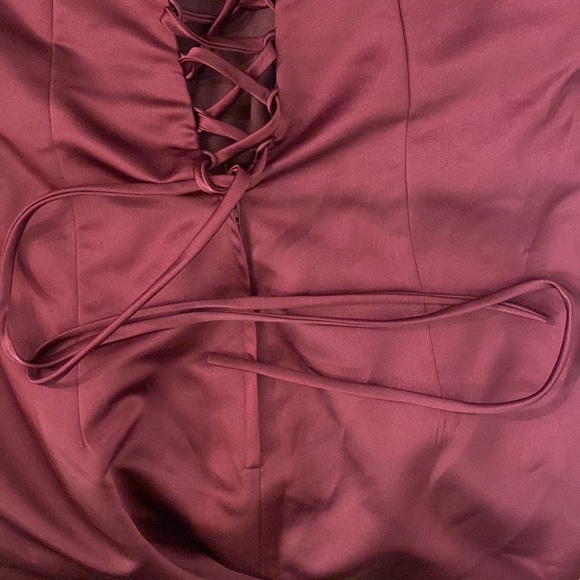Maroon satin knee length dress - Picture 4 of 10